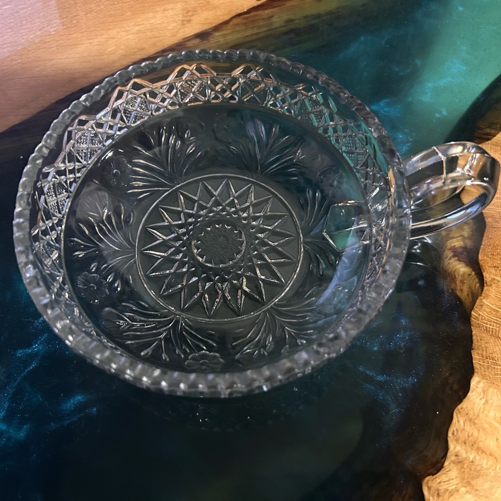 American Brilliant Period (ABP) cut glass candy dish or "nappy" bowl w scalloped